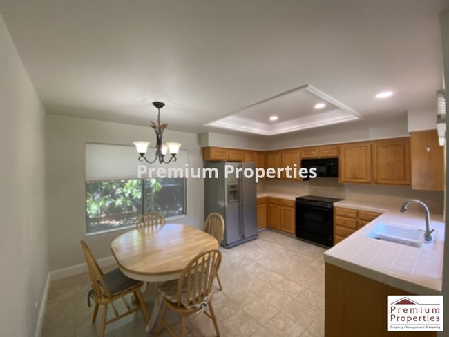 Building Photo - 2512 Venado Camino