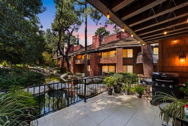 Building Photo - 374 S Prospectors Rd