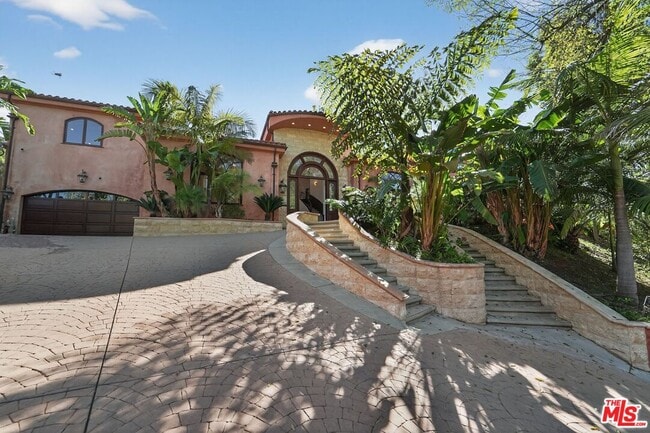 Building Photo - 4536 Vanalden Ave