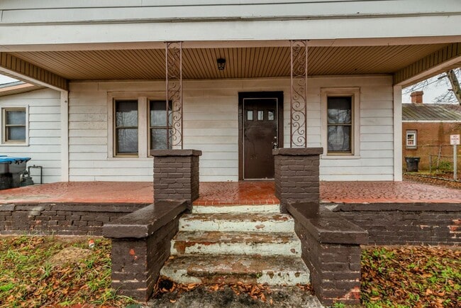 Building Photo - PRICE REDUCED- $995 - Cute 3 Bed/2 Bath Single-Family House for Lease Near Upper Broad Street