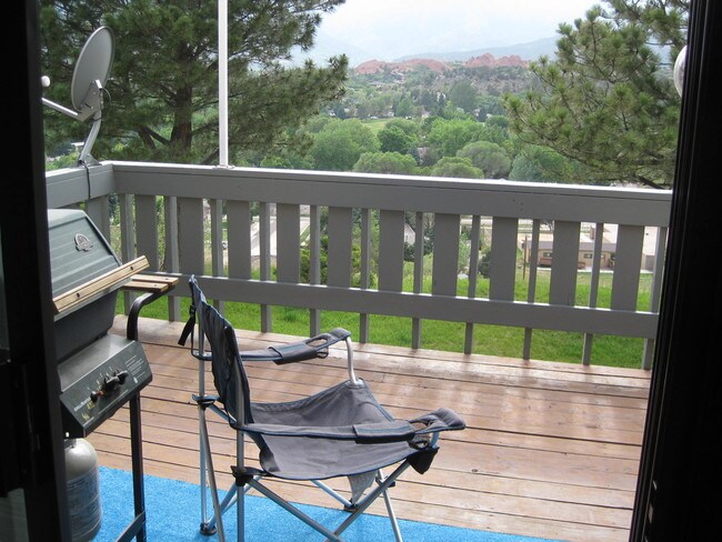 Deck - 1000 Fontmore Rd