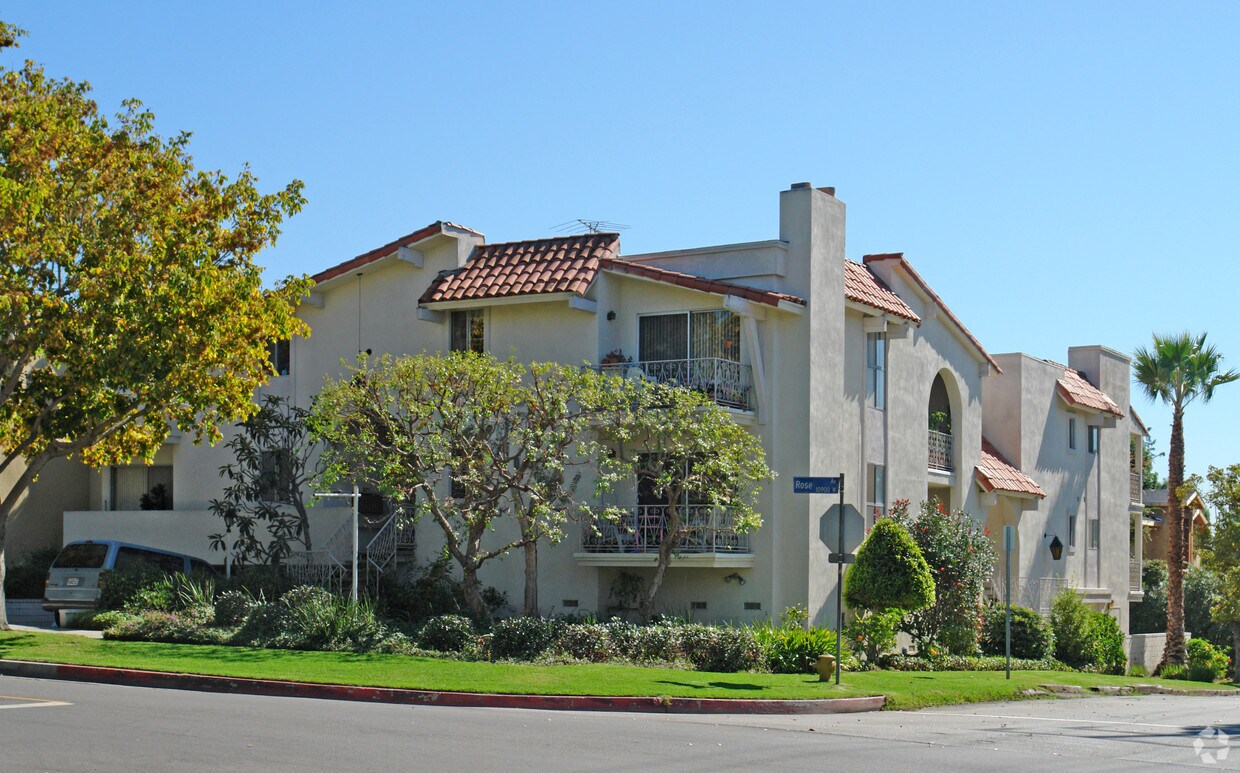 Building Photo - 10980 Rose Ave