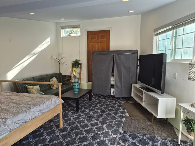 Foto del edificio - 2141 Torrey Pines Rd