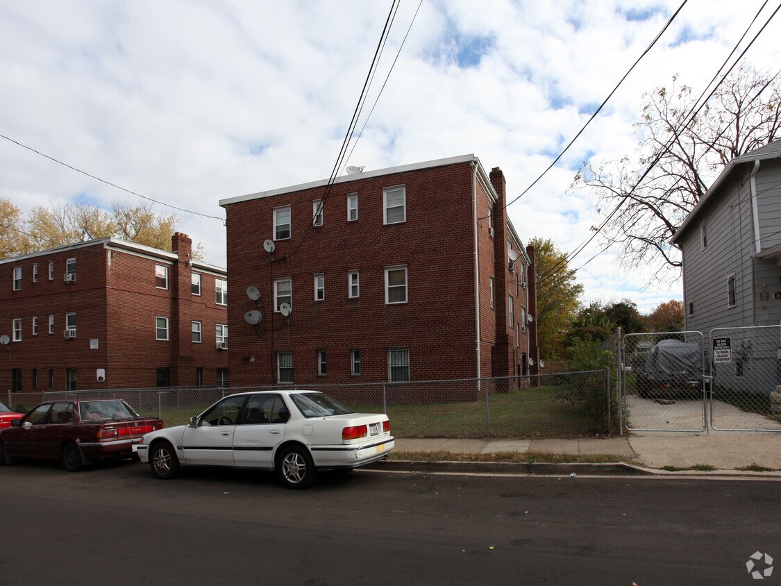 Primary Photo - 1029 48th St NE