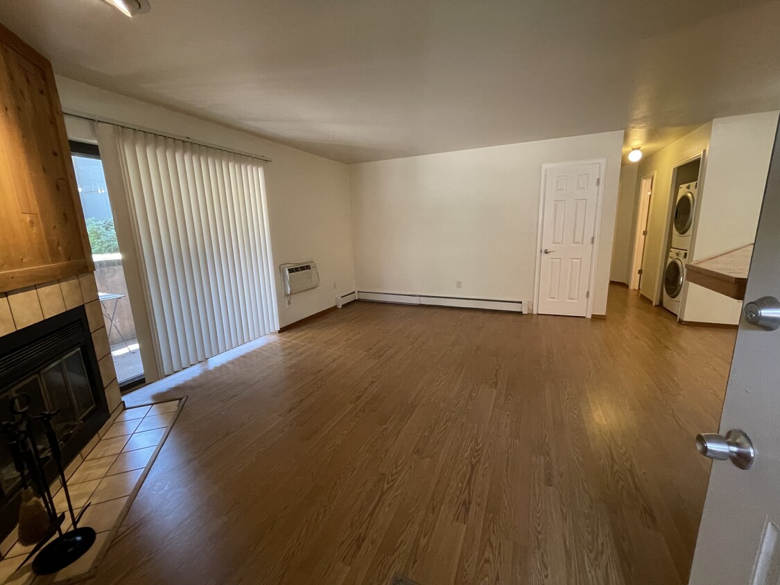 Foto principal - 2800 Kalmia Ave