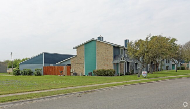 Building Photo - Parkside Townhomes