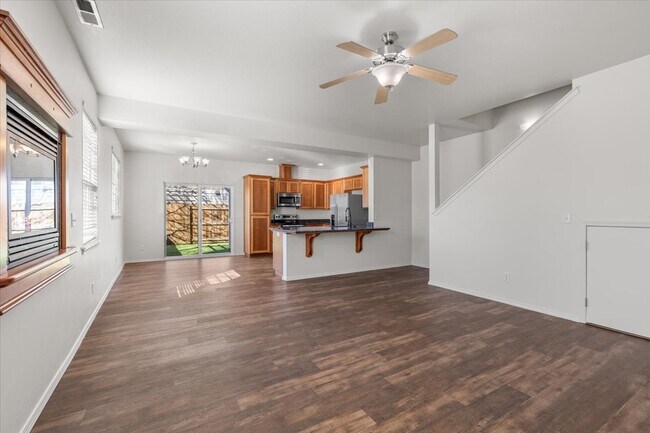 Foto del edificio - 2350 Finch Ln