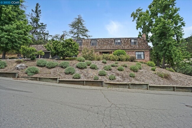 Building Photo - 3938 Los Arabis Dr