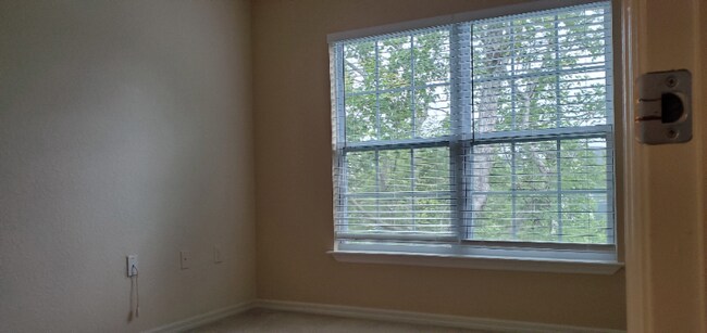 Building Photo - 5560 Rosehill Rd