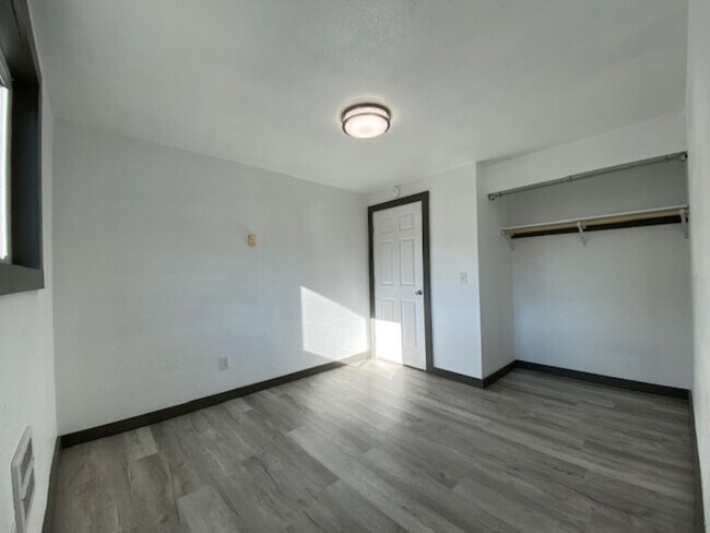 Foto del edificio - 2421 N A St