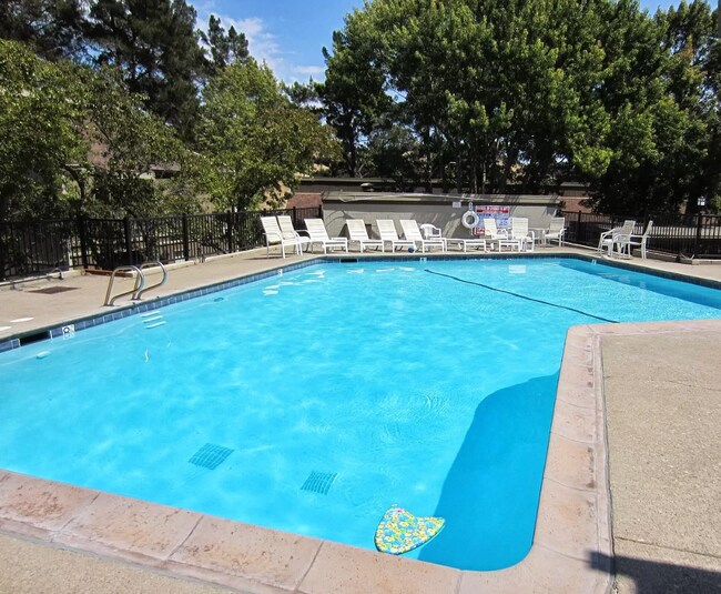 Building Photo - 2083 Ascot Drive, Unit 133