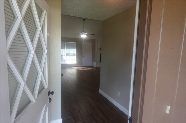Foto del edificio - 3351 Deermoss Dr