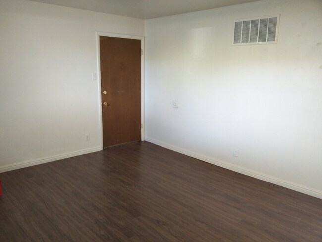 Building Photo - 2530 S 700 E