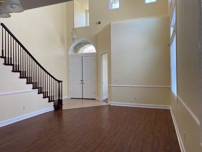 Foto del edificio - 4877 Stonehaven Ln