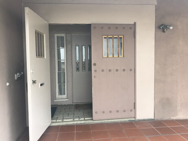 Foto del edificio - 8456 W 4th St