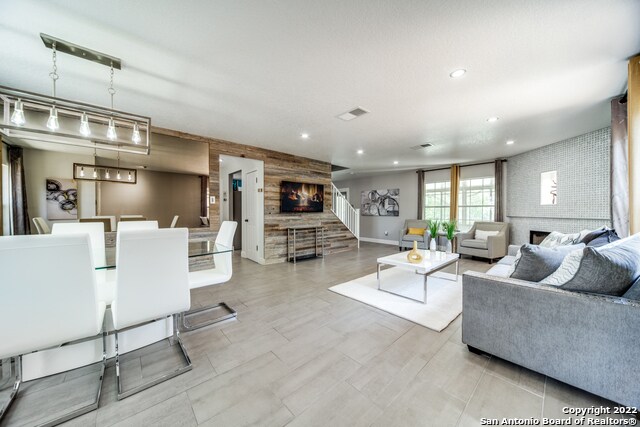 Foto del edificio - 9759 Bronson Creek