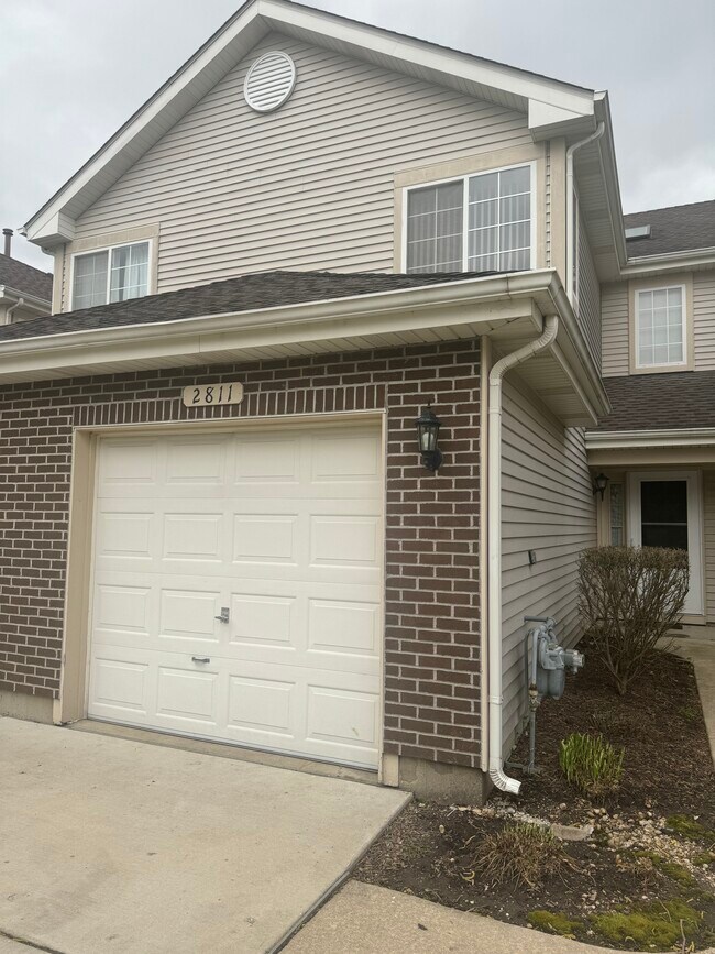Building Photo - 2811 Odlum Dr