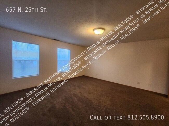 Building Photo - 1 Bedroom Upper Apartment