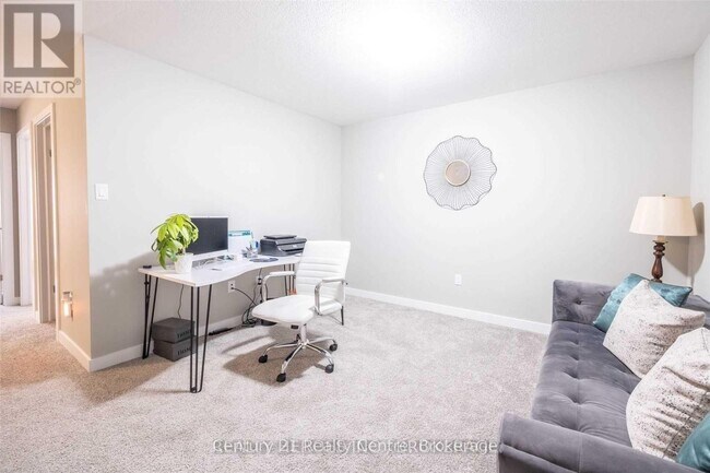 Building Photo - 915 Robert Ferrie Dr