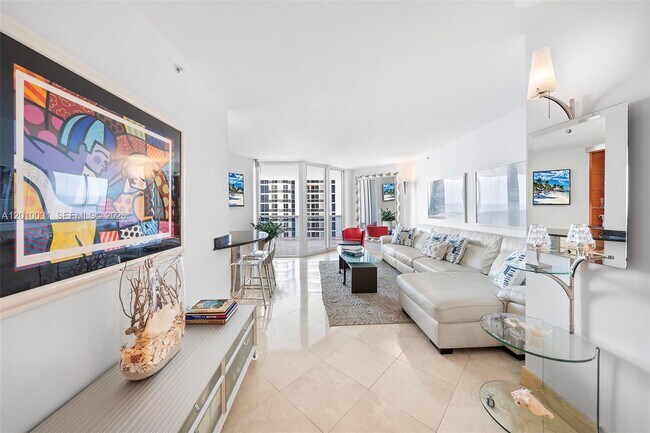 Foto del edificio - 4779 Collins Ave