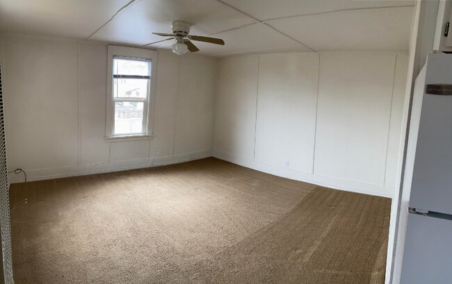 Building Photo - 605 Veneta Ave