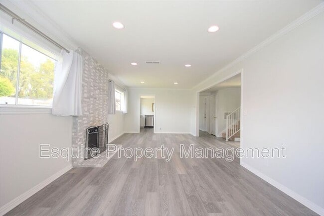 Building Photo - 2675 Munson St