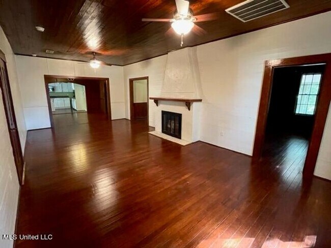 Foto del edificio - One-of-a-Kind Waterfront Rental on Fort Bayou!