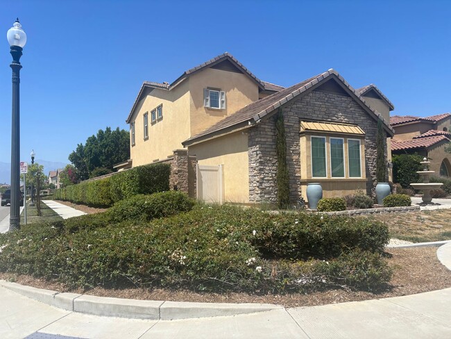 Building Photo - Awesome Property