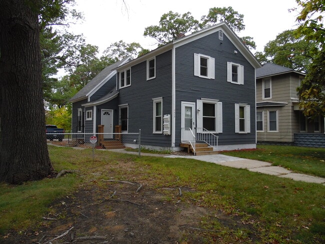 Building Photo - 2425 Peck St