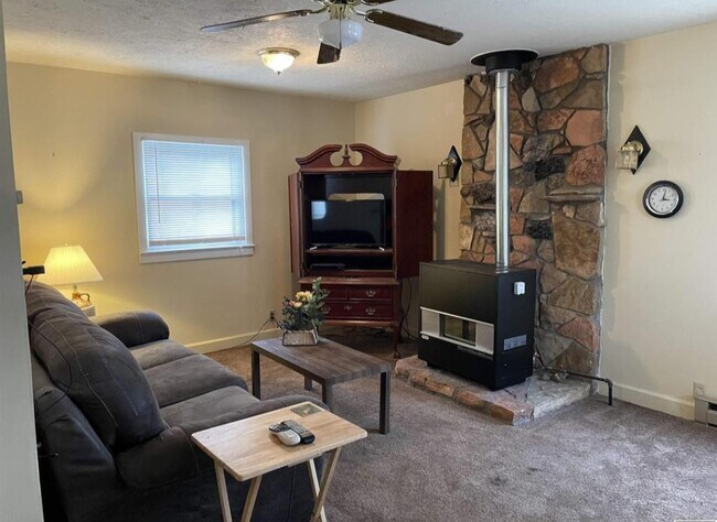 Building Photo - 201 E Bennett St