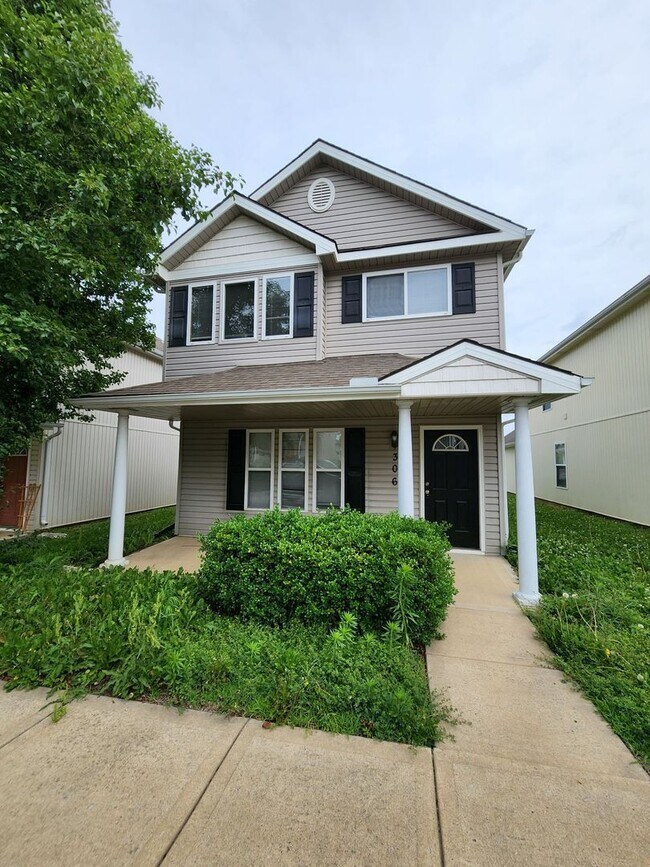 Building Photo - 3 Bedroom, 2.5 Bath Home in Grain Valley, MO!
