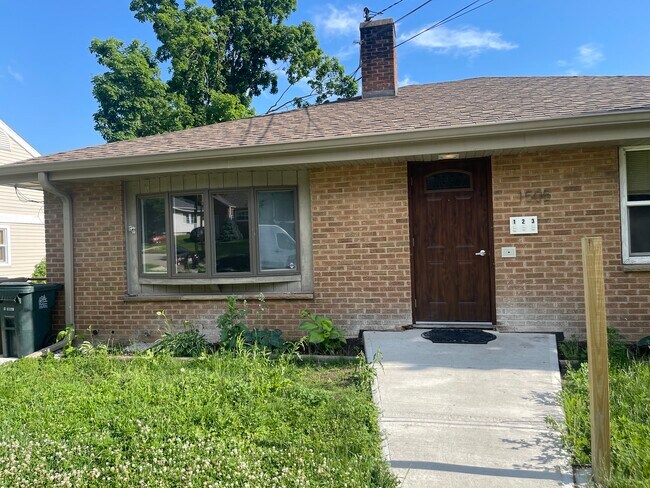 Entrada principal - 1505 Steensland Dr