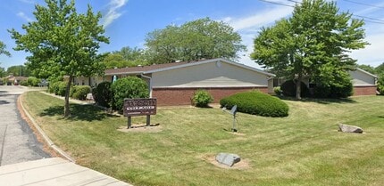 Building Photo - 603 S Poe Rd