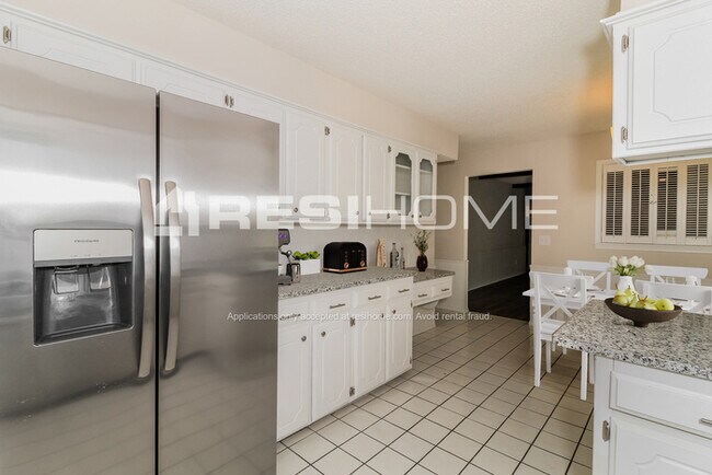 Building Photo - 8709 Candlewood Dr