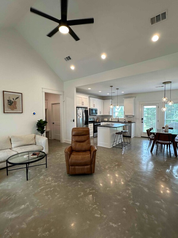 Foto del edificio - 119 Gumwood Dr