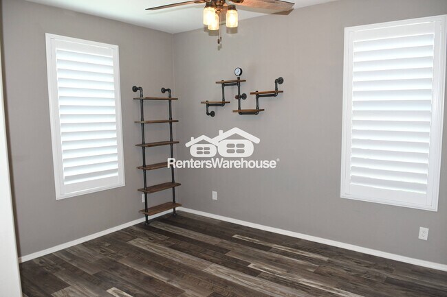 Foto del edificio - 3048 W Thorn Tree Dr