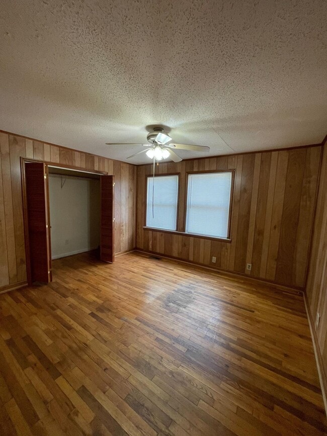 Foto del edificio - 3137 Lake Forest Dr