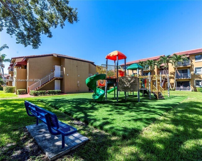 Foto del edificio - 15620 SW 80th St