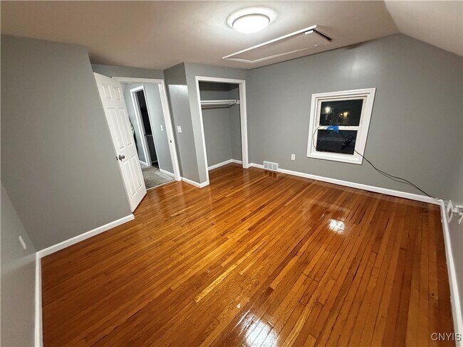 Foto del edificio - 103-105-105 Drexler St