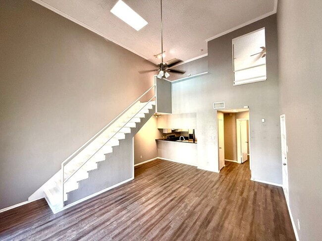 Foto del edificio - **APPLICATION RECEIVED** **MOVE-IN SPECIAL** MUST SEE! Charming Condominium in the Heart of the M...