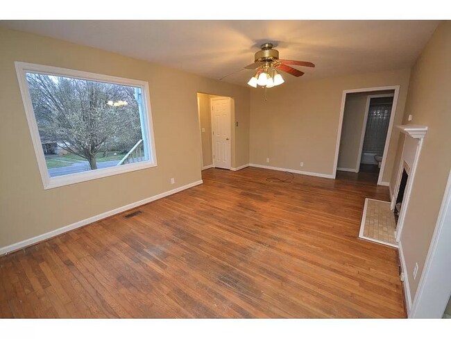 Building Photo - 133 Mayflower Rd