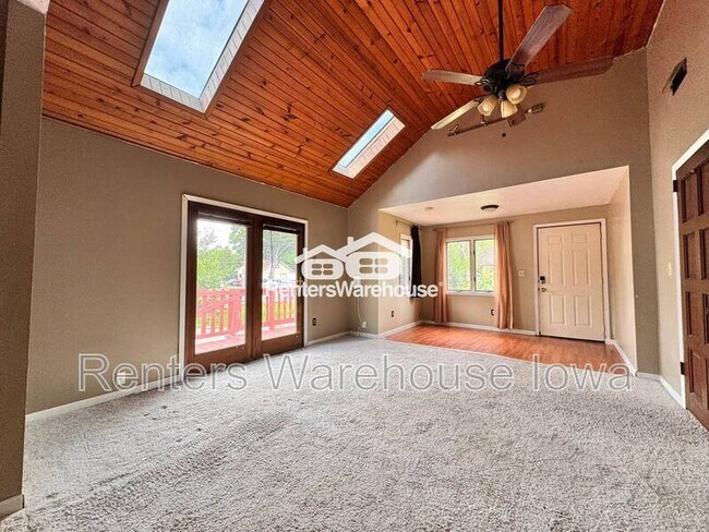 Foto del edificio - 612 E Hughes Ave