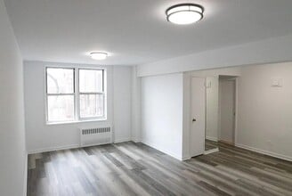 Building Photo - 31-85 Crescent St