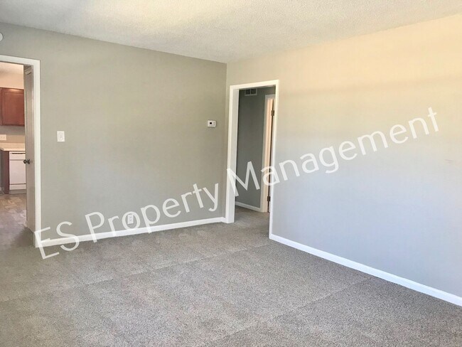 Building Photo - Great 3 Bedroom 1.5 Bathroom Home in Washi...