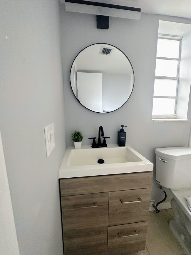 bathroom - Parkhouse Apartments