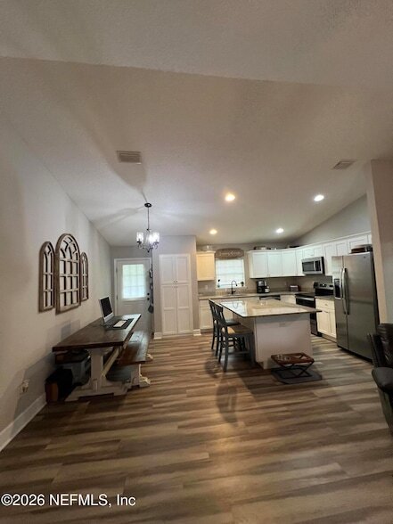 Foto del edificio - 27161 W 12th Ave