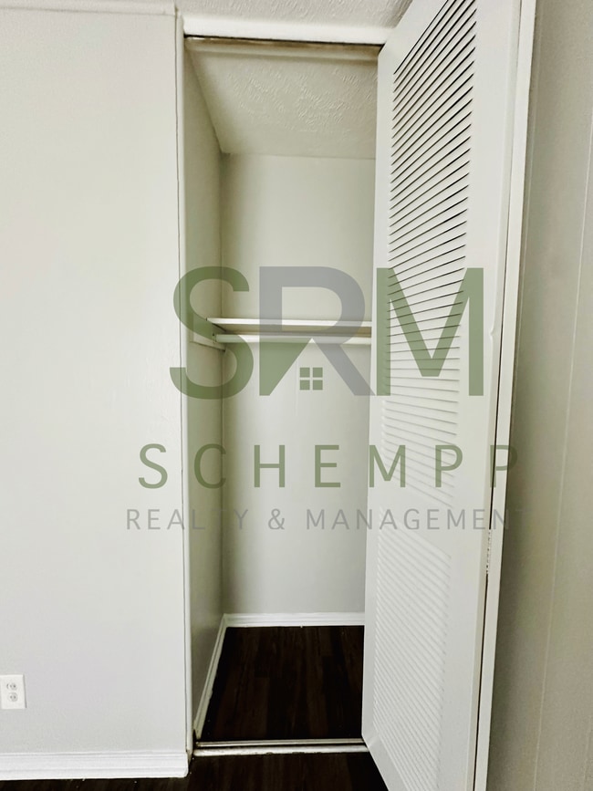 Building Photo - 5616 Lagoona Dr