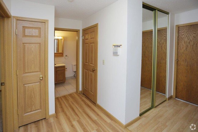 Hermosa entrada de tu casa - Edgewood Apartments