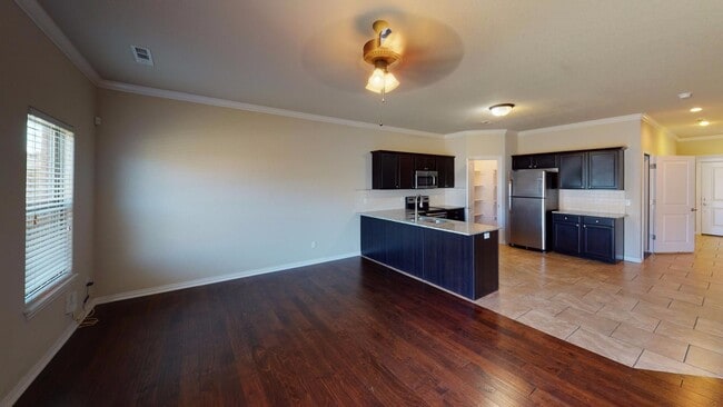Building Photo - 3 Bedroom Townhome for Rent in Rogers! Sav...