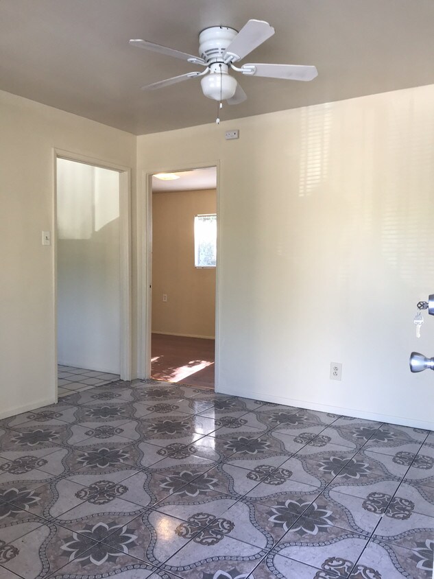 Foto del edificio - 532 S La Verne Ave